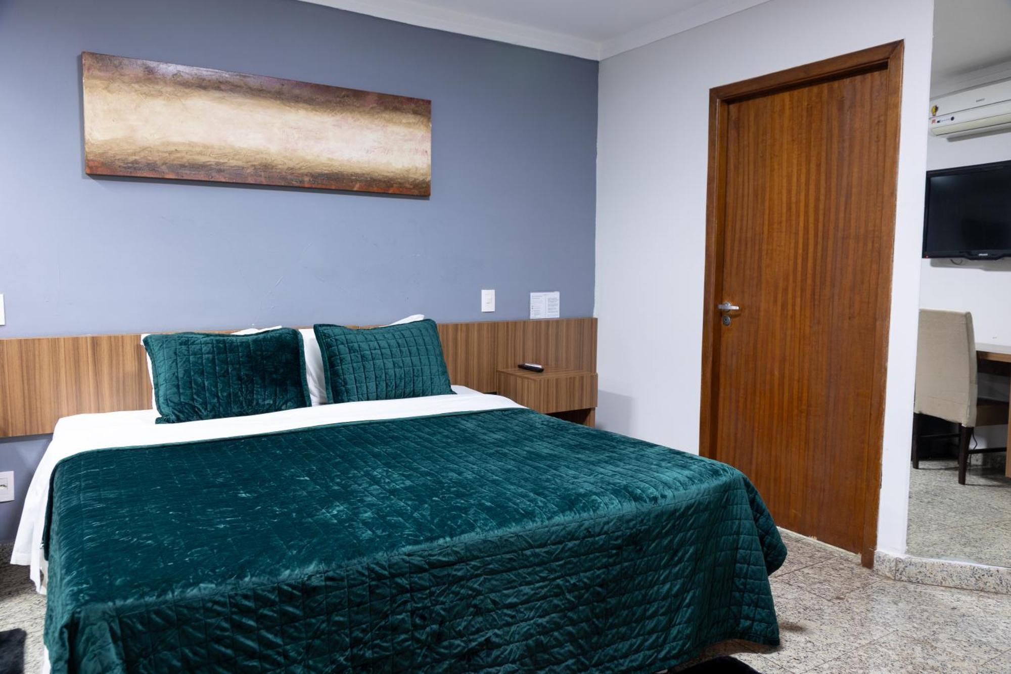 Bombonato Hotel - Facil Acesso Ao Aeroporto E Parque De Exposicoes Abcz Uberaba Ngoại thất bức ảnh